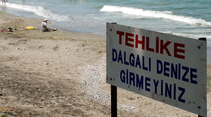 O ilde "3 gün boyunca dalgalı denize girmeyin" uyarısı