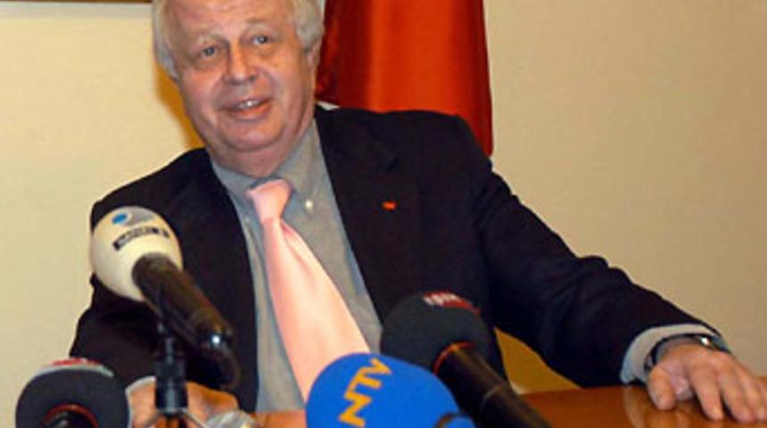 İnal Batu, bug&uuml;n DYP'ye ge&ccedil;iyor