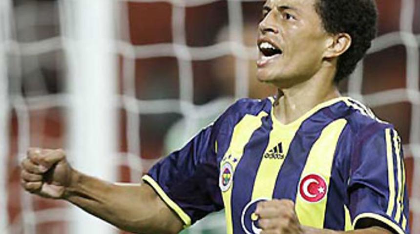 Fenerbah&ccedil;eli Alex &uuml;lkesine gitti
