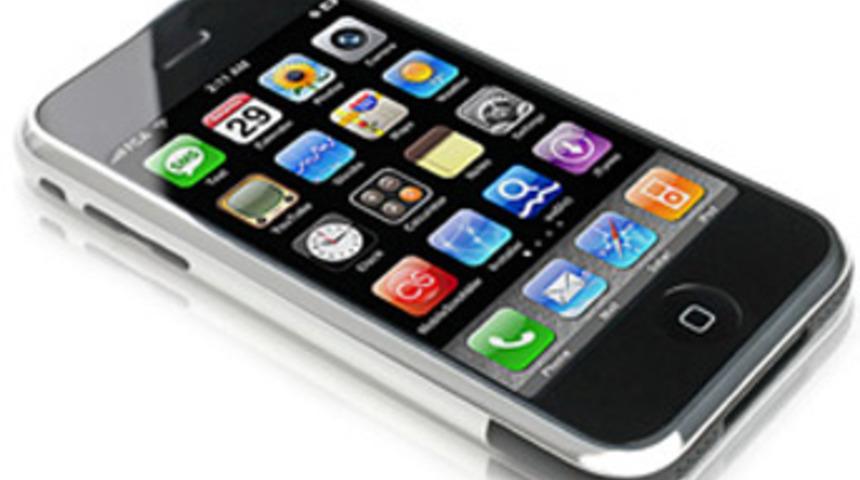 İPhone 3G Cuma piyasada