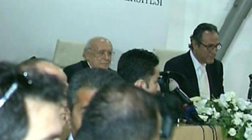 Demirel'e &ouml;ğrencilerden protesto