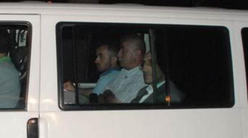 G&ouml;zaltındakiler avukatlarıyla g&ouml;r&uuml;ş&uuml;yor