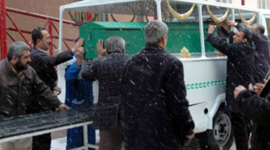 Gen&ccedil; basketbolcu, kalp krizinden &ouml;ld&uuml;