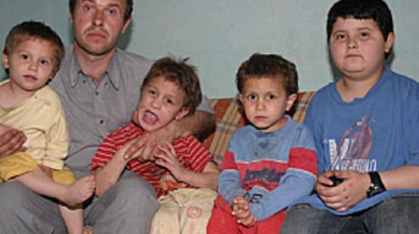 Gen&ccedil; anne 5 &ccedil;ocuğunu bırakıp sevgilisiyle ka&ccedil;tı