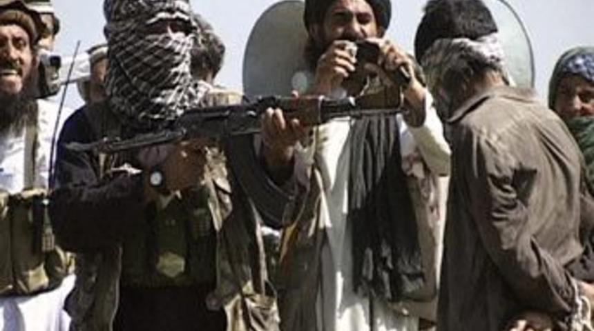 K&ouml;yl&uuml;ler Taliban'la &ccedil;atıştı: 26 &ouml;l&uuml;
