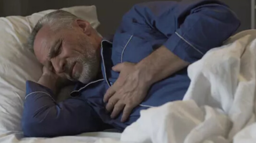 Bu belirtilere dikkat! Uykuda kalp krizi geçirdiğinizin en önemli işaretleri