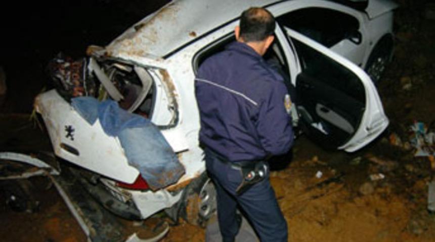 İzmir'de kaza: 3 &ouml;l&uuml;, 3 yaralı