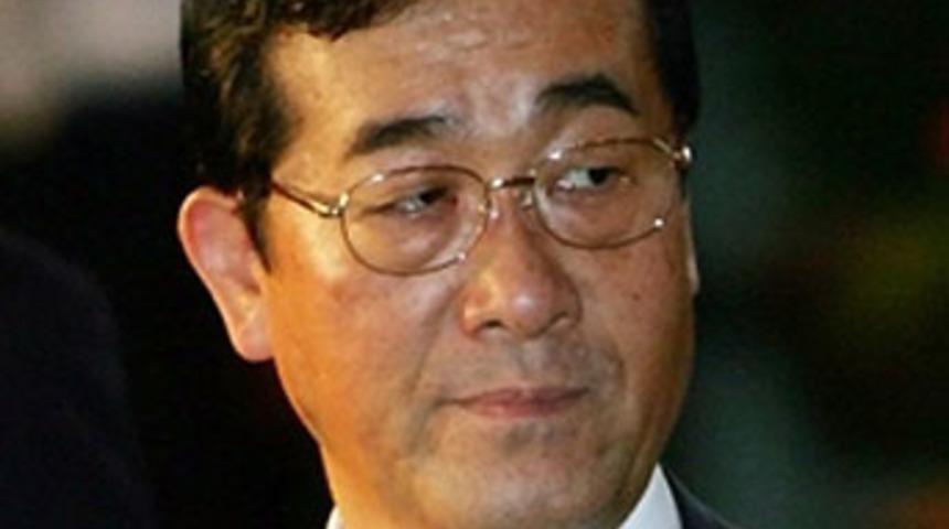 Japon bakanın onur intiharı