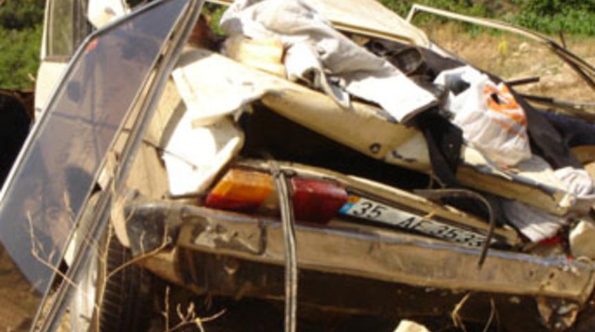 İzmir'de trafik kazası: 4 &ouml;l&uuml;