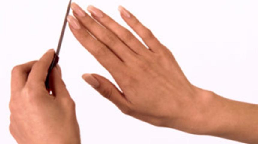 Tırnaklar ve sa&ccedil;larınız i&ccedil;in limon kullanın