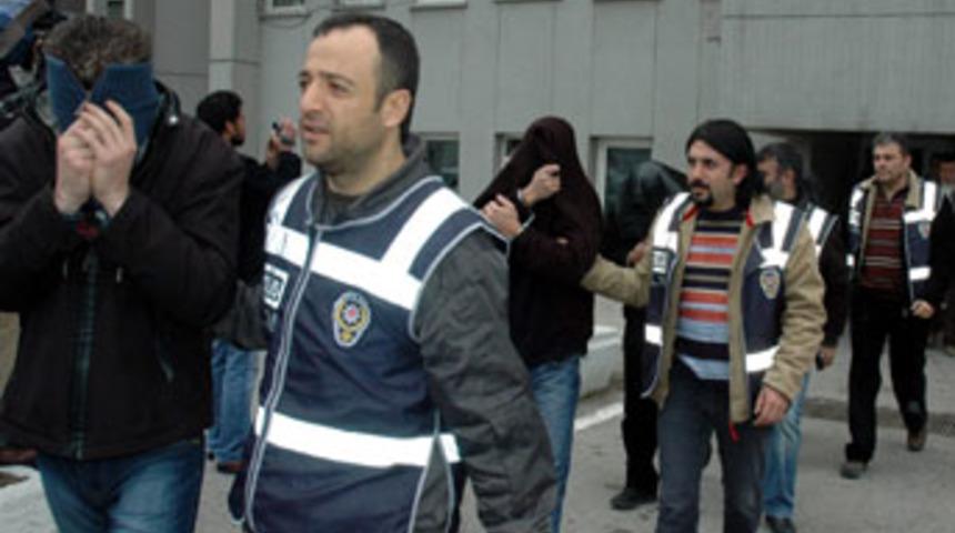 Bir otob&uuml;s dolusu hırsız yakalandı