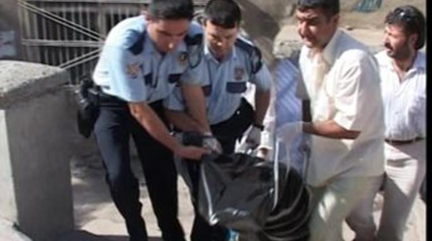 Hayat kadınını ellerini ve ayaklarını bağlayarak &ouml;ld&uuml;rd&uuml;ler