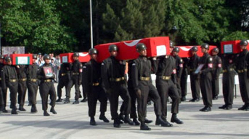 Şehit askerler i&ccedil;in Siirt'te cenaze t&ouml;reni