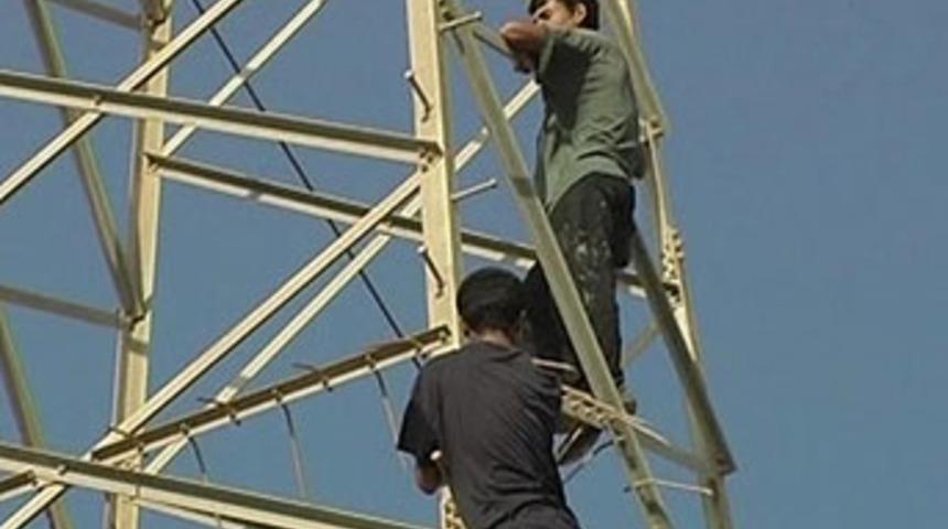 Adana'da evsiz kalan aile eylem yaptı