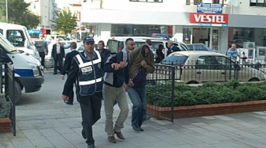 Kuşadası insan tacirlerine su&ccedil;&uuml;st&uuml; 