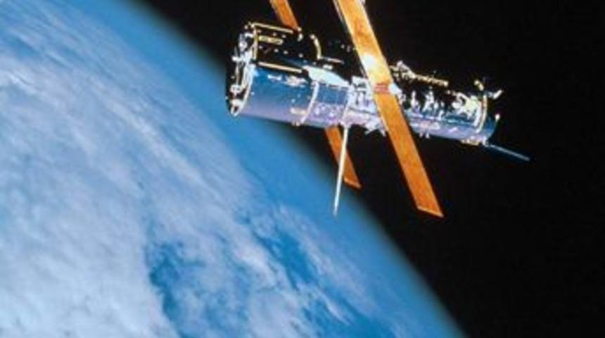 Hubble, CO2 ve karbonmonoksit keşfetti