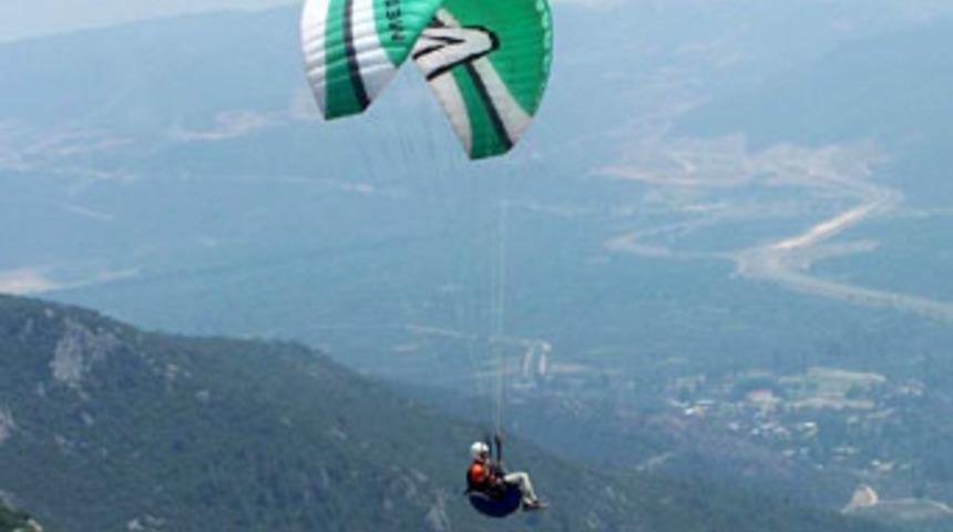 Bursa'da yama&ccedil; paraş&uuml;t&uuml; coşkusu