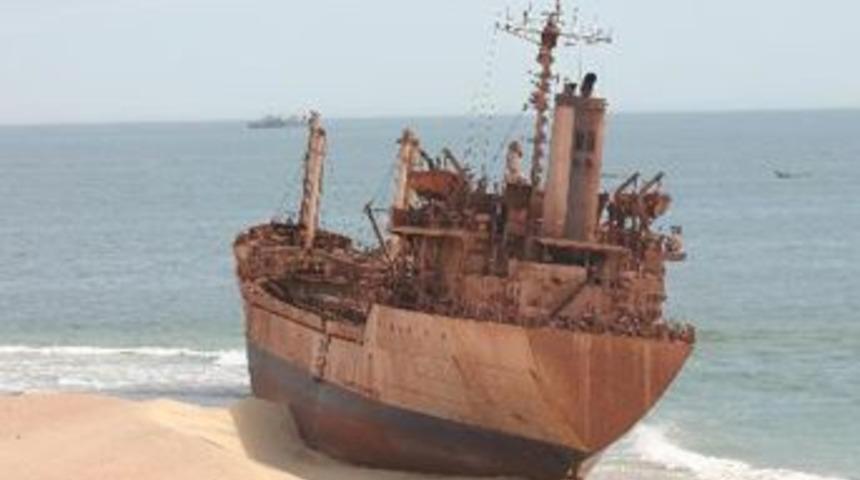 Fransız y&uuml;k gemisi Kanada'da battı