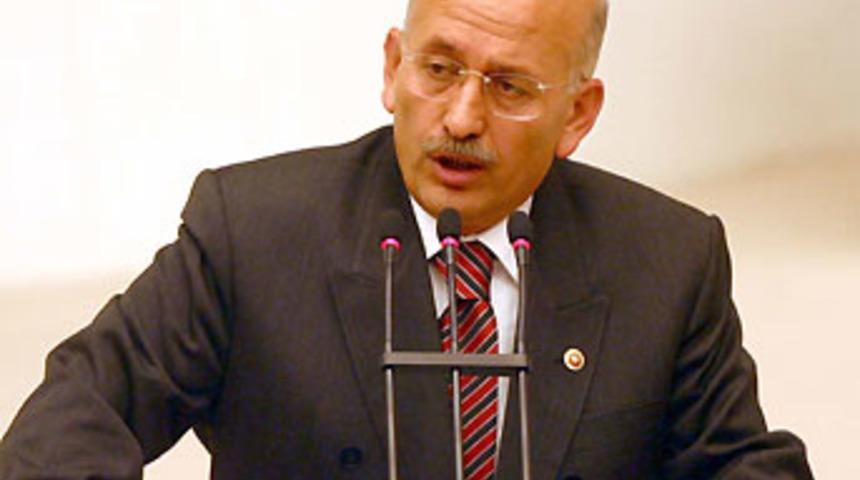 Bir istifa da AKP'den