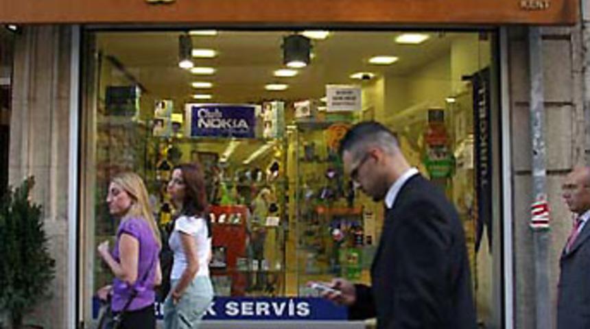 Turkcell &uuml;&ccedil;&uuml;nc&uuml; &ccedil;eyreği rekor k&acirc;rla kapattı