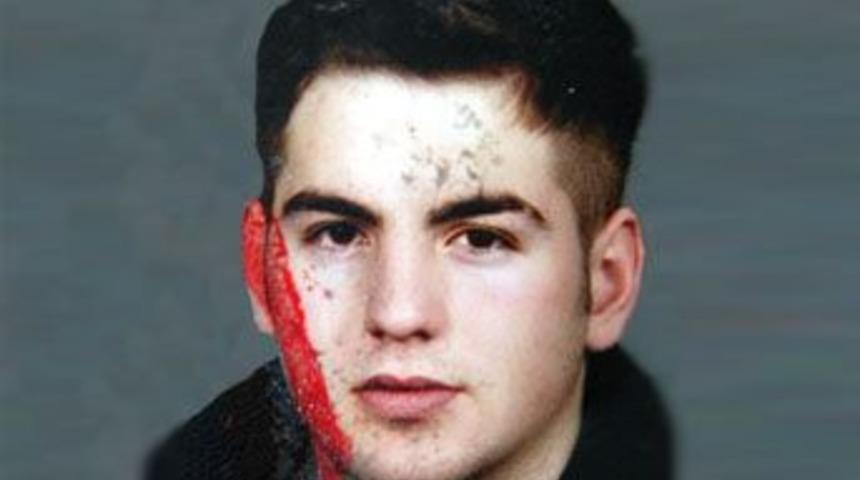 Oğlunu bı&ccedil;akla &ouml;ld&uuml;rd&uuml;