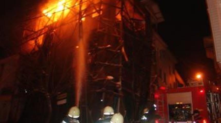 Diyarbakır'da yangın: 1 &ouml;l&uuml;, 6 yaralı