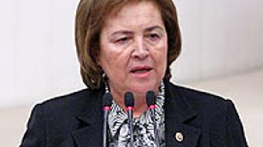 Baykal'ın '&ccedil;arşaflı &uuml;ye' savunması CHP'yi b&ouml;ld&uuml;