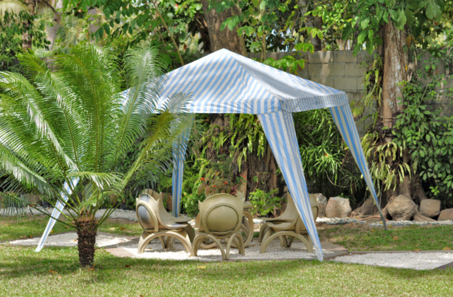 Bahçenize kurup eğlenebileceğiniz en iyi bahçe çadırı çeşitleri