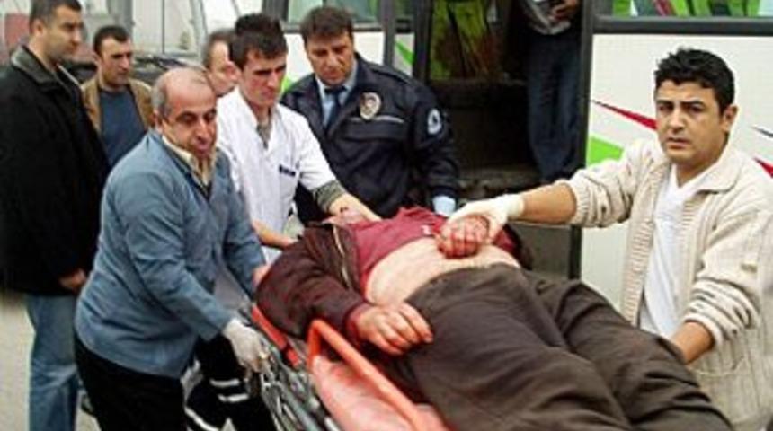 Servis ş&ouml;f&uuml;r&uuml; boğazını kesti