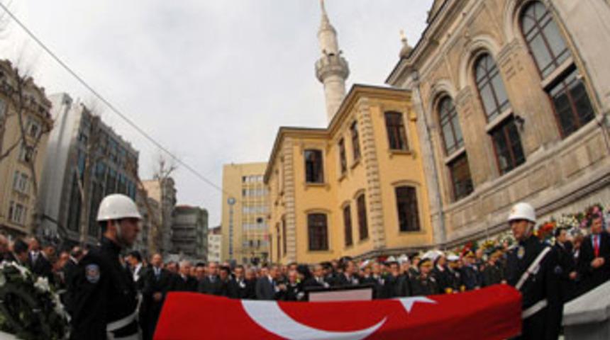 İsmail Cem toprağa verildi