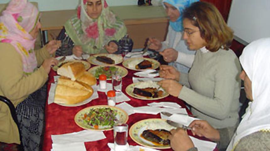 Tabuları eğitimle yıkıyorlar