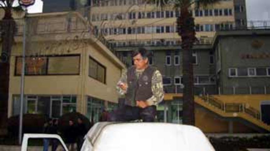 Kızgın kokore&ccedil;&ccedil;i kendini yakmaya kalkıştı