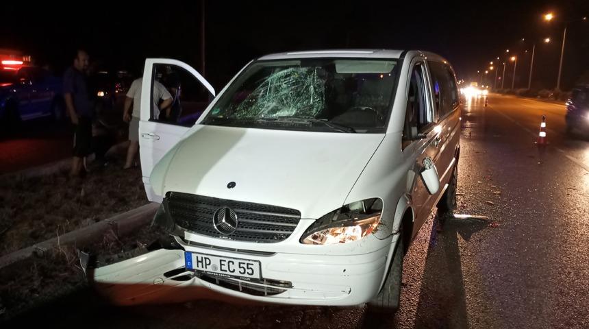 Samsun'da minibüsün çarptığı otomobildeki 2 kişi yaralandı