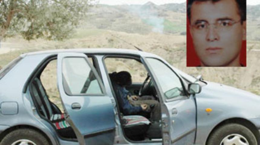 Otomobilinin i&ccedil;inde vurdular