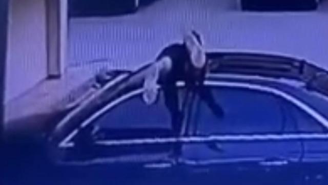 Örümcek adam gibi oto faresi...Sunroof’tan girip çaldı