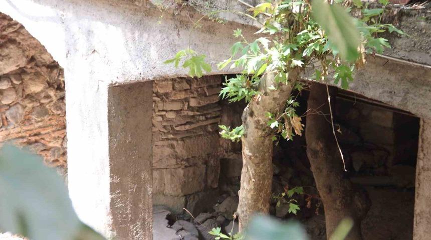 Manisa’nın tarihi köprüleri beton altında kaldı