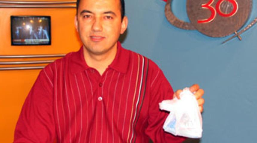 Canlı yayında kınalı protesto