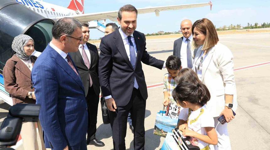 Enerji ve Tabii Kaynaklar Bakanı Bayraktar Van&rsquo;da