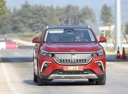 Bakan Şimşek ve Bakan Kacır'dan Togg'a ziyaret! 'Önümüzdeki yıl 2,5 katına çıkacak'