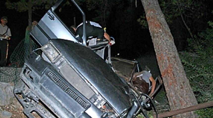 Antalya'da trafik kazası: 2 &ouml;l&uuml;