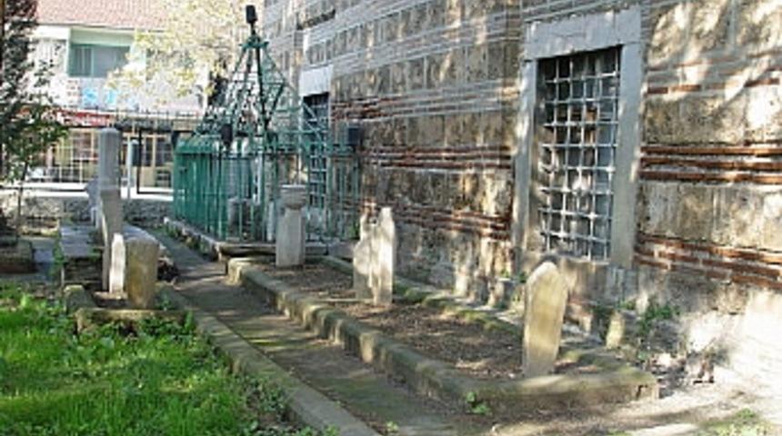 Tarihi demir k&uuml;lahlar hurdacıya satılmış