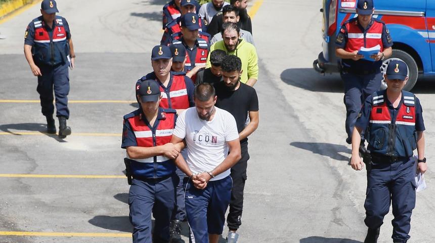 Çiftlik evi sahibinin el ve ayaklarını bağlayıp hayvanlarını ve paralarını gasbeden 7 zanlı yakalandı