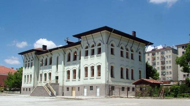 Tarihi mektep halka açılacak