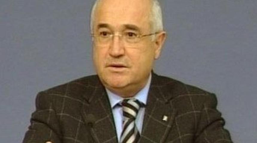 &Ccedil;i&ccedil;ek'ten CHP'ye sert eleştiriler