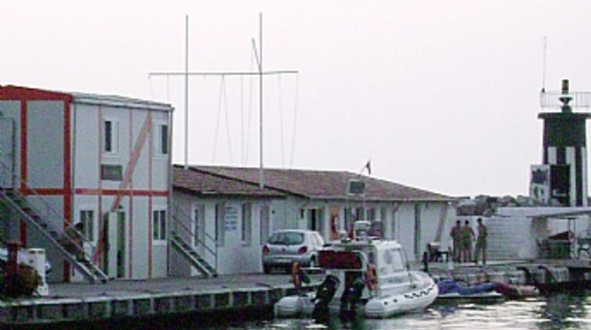 Kuşadası'nda ka&ccedil;ak g&ouml;&ccedil;men operasyonu