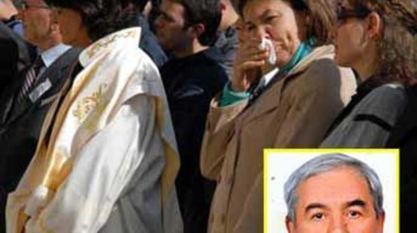 &Ouml;ğrencisinin sorusunu yanıtlarken &ouml;ld&uuml;