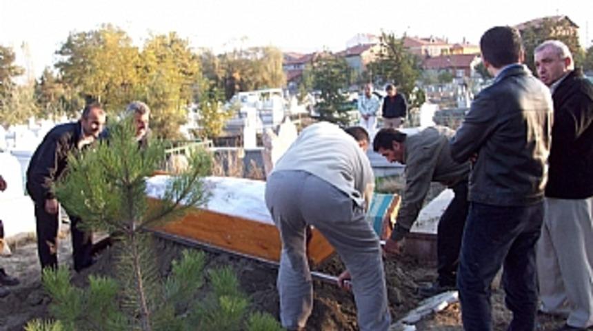 &Ouml;len m&uuml;teahhidin cenazesi mezardan &ccedil;ıkarıldı