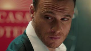 Kerem Bürsin sevenlerini korkuttu! Ya Çok Seversen setinde rahatsızlanınca apar topar hastaneye kaldırıldı