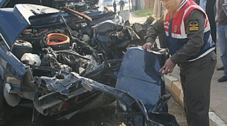 Halk otob&uuml;s&uuml; ile otomobil &ccedil;arpıştı: 1 &ouml;l&uuml;
