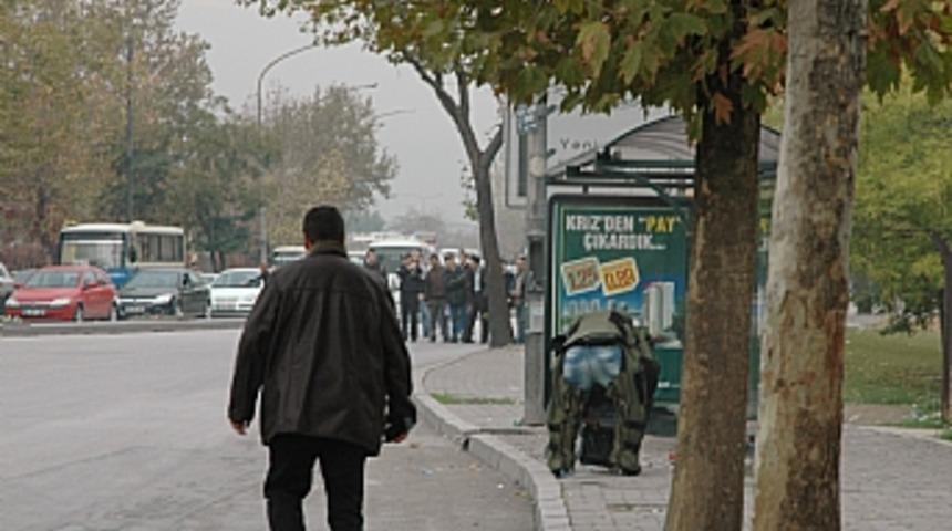 Otob&uuml;s durağındaki ş&uuml;pheli &ccedil;anta f&uuml;nyeyle patlatıldı